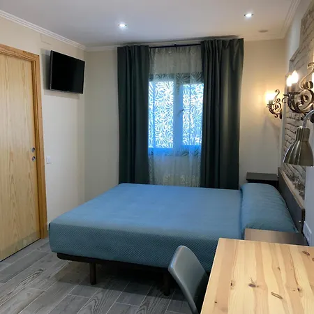 Hostal Milana Girona-2
